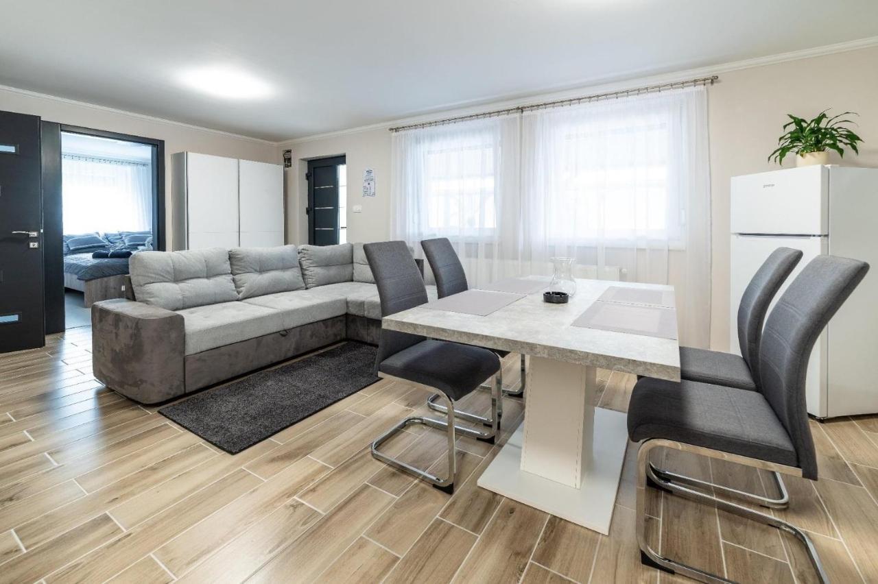 Napsugar & Virag Apartment Tiszafured